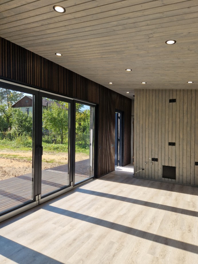 Insulated sauna house