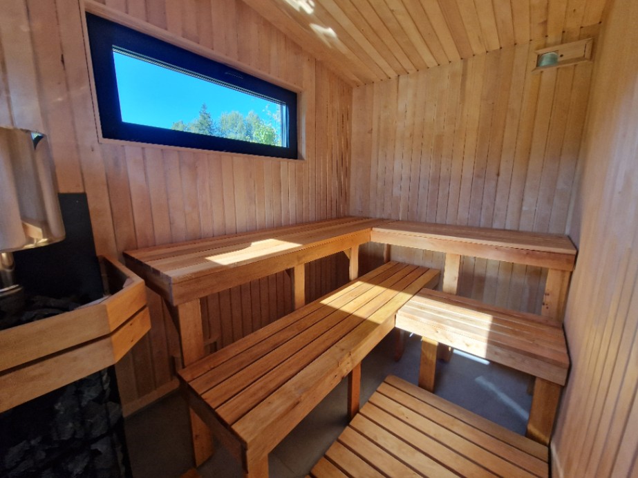 Insulated sauna house
