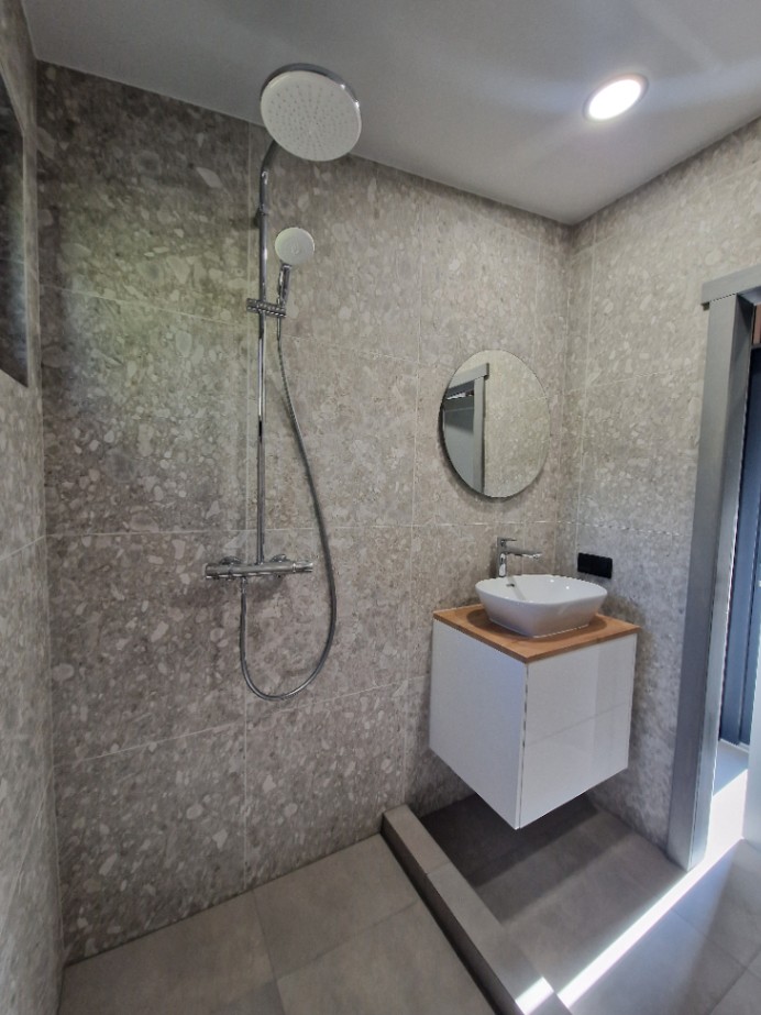 Insulated sauna house