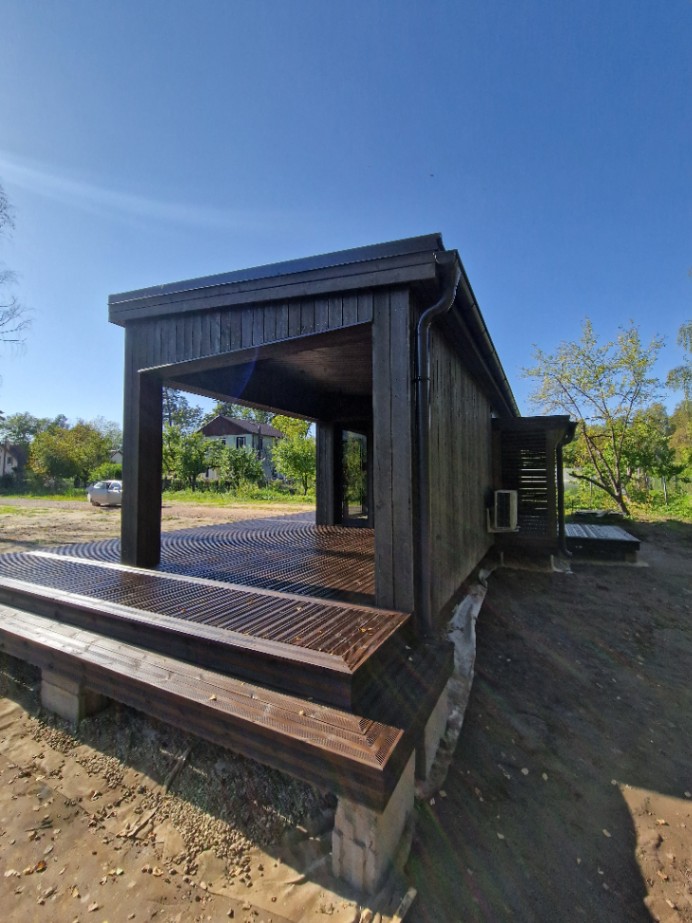 Insulated sauna house