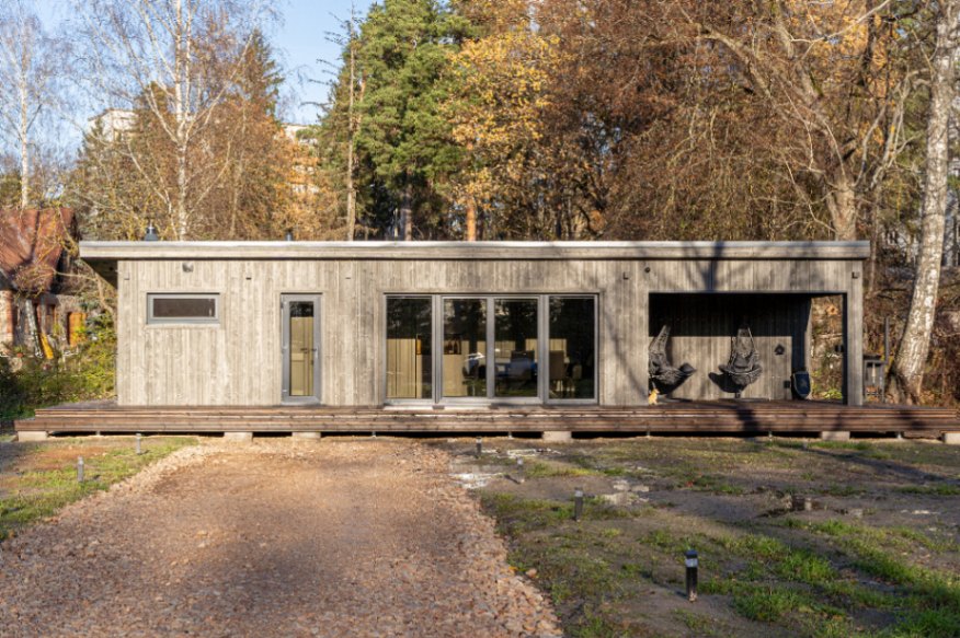 Insulated sauna house