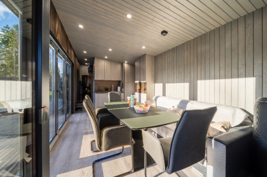 Insulated sauna house