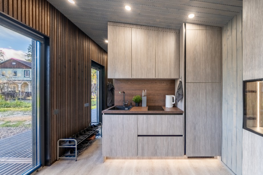 Insulated sauna house