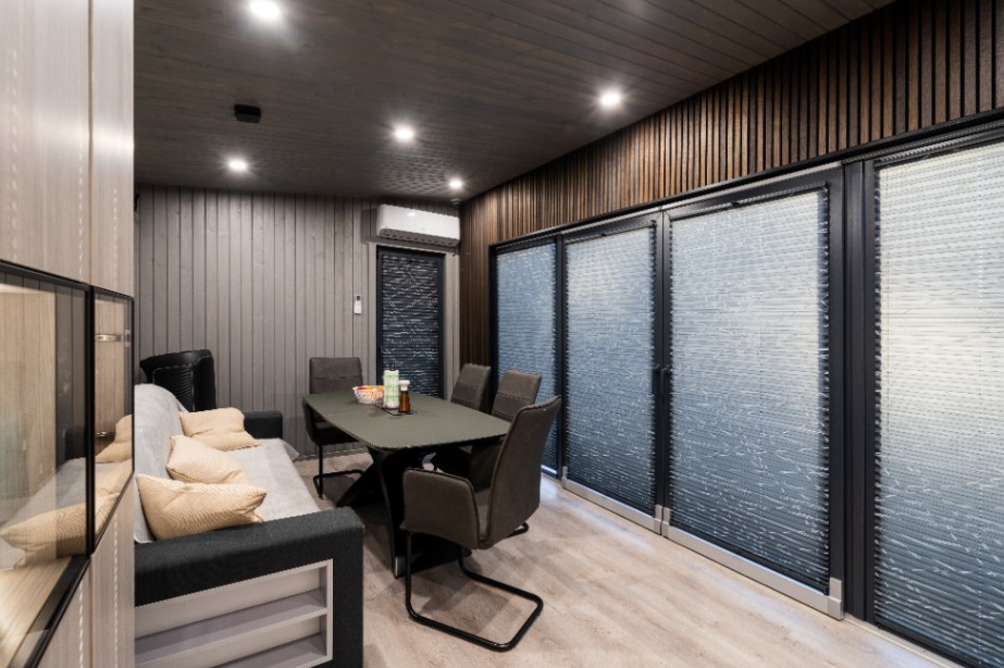 Insulated sauna house