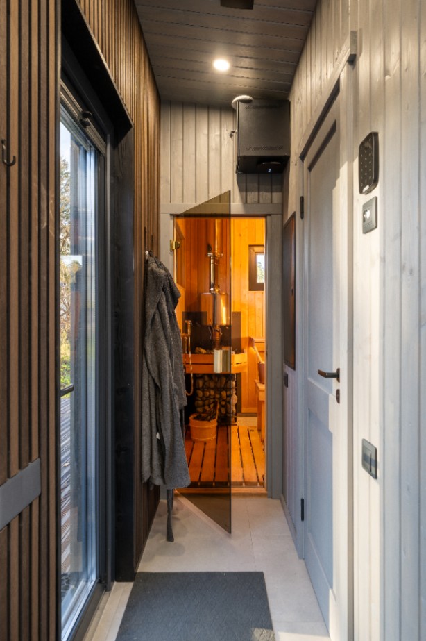 Insulated sauna house