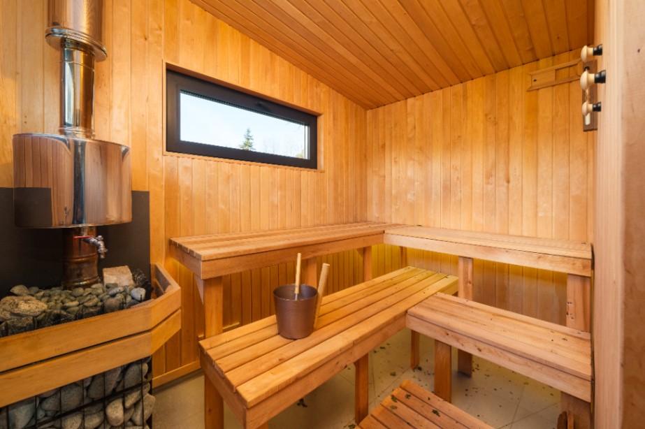 Insulated sauna house
