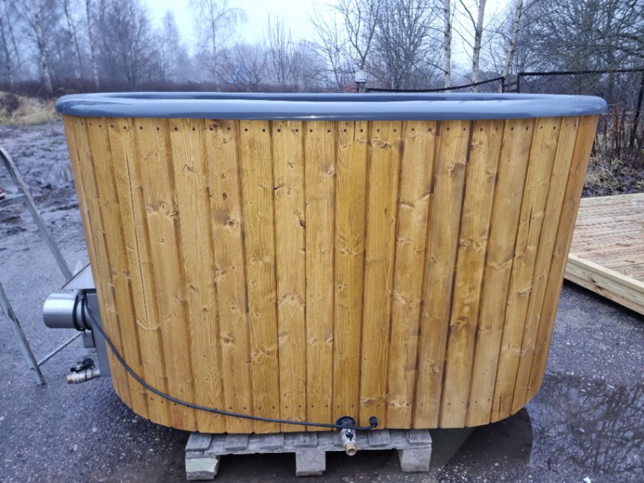 Fiberglass hot tub - PARIS