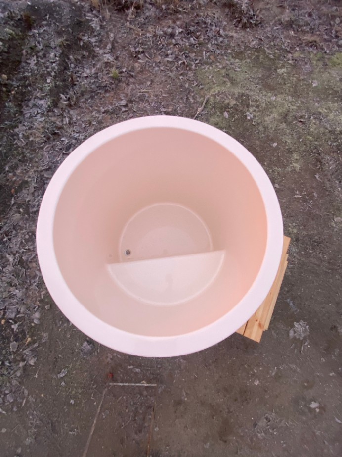 Fiberglass hot tub - COLD PLUNGE