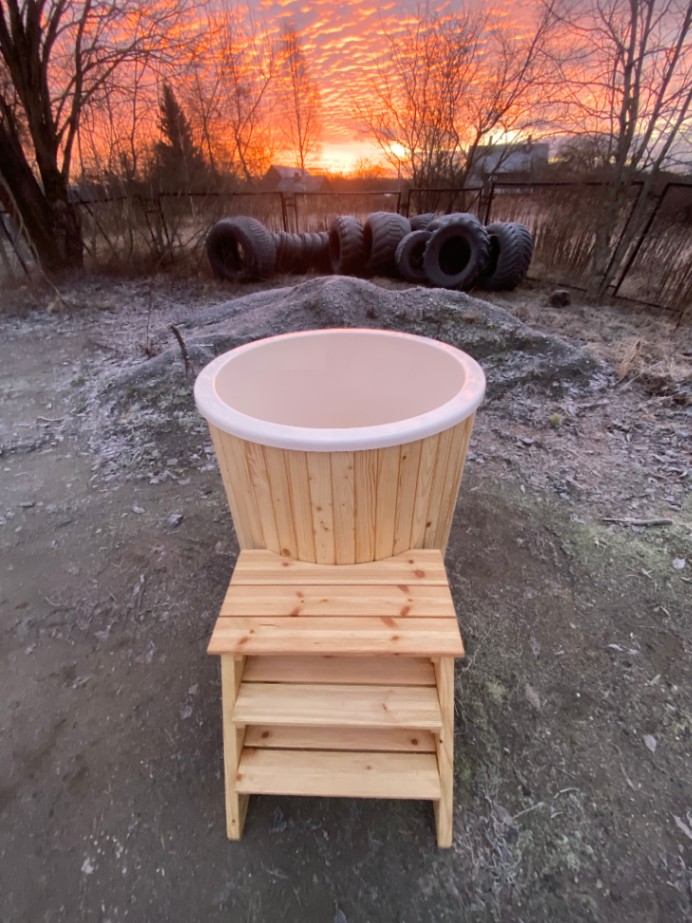 Fiberglass hot tub - COLD PLUNGE