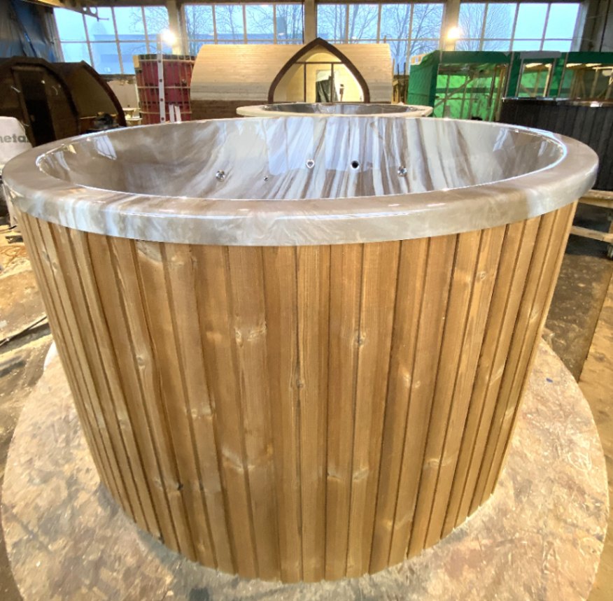 Acrylic shell hot tub - OSLO