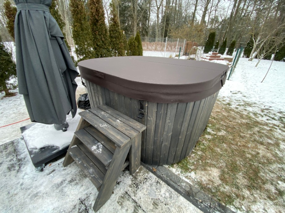 Acrylic hot tub with heat pump 11kw