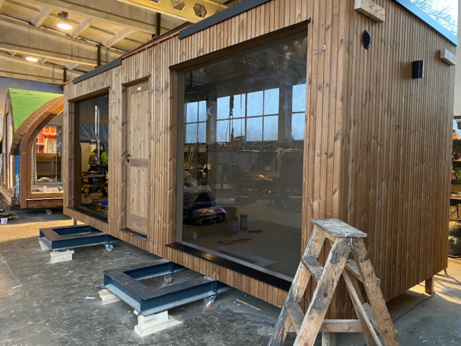 attēls, kurā attēlota koka moduļu māja