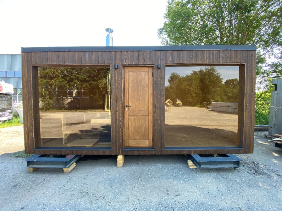 Insulated sauna house