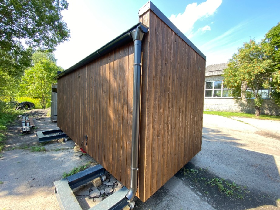 Insulated sauna house