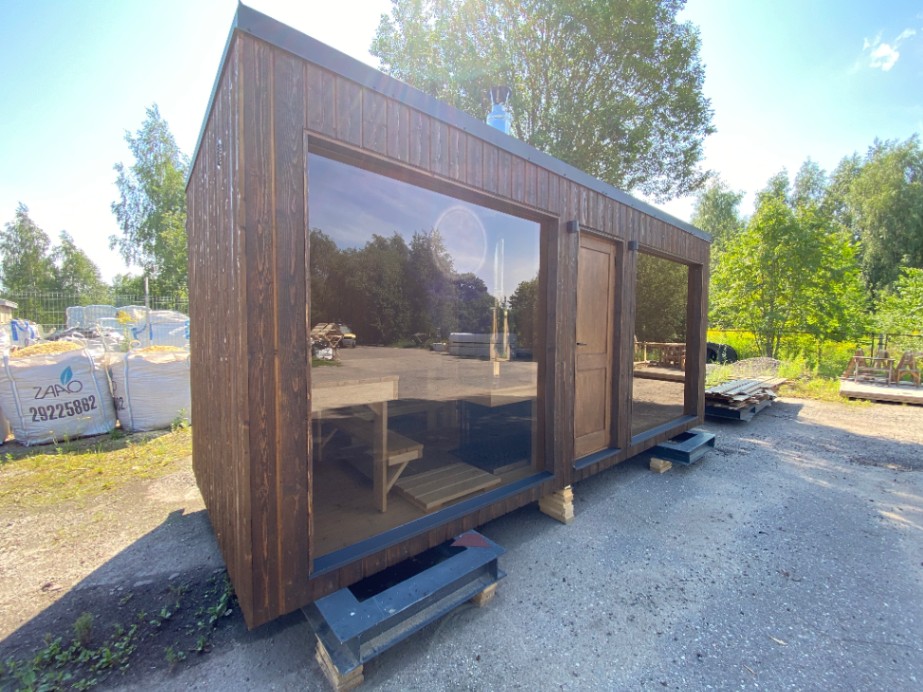 Insulated sauna house