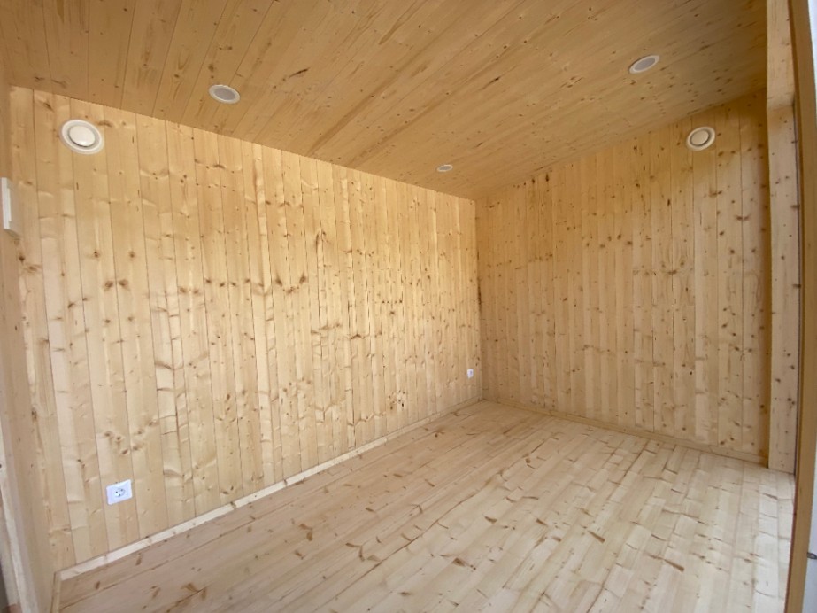 Insulated sauna house