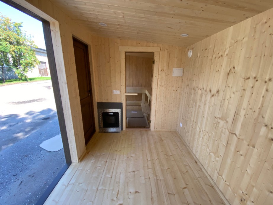 Insulated sauna house
